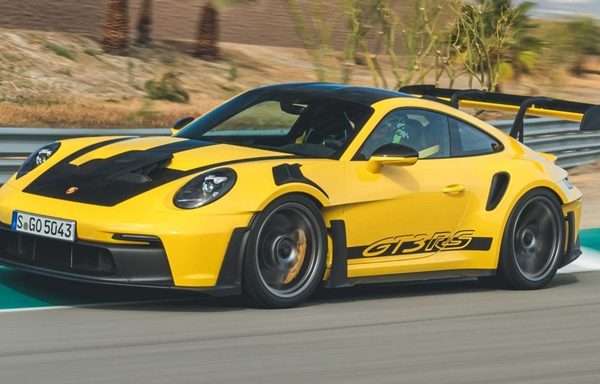 Autó: A Porsche 911 a végsőkig kitart a benzin mellett