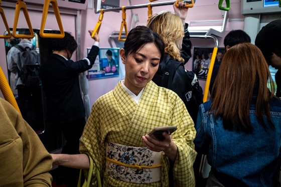 Élet+Stílus: Főzz, moss, mosolyogj, masszírozz – szórólapokon okította a kismamákat egy japán város