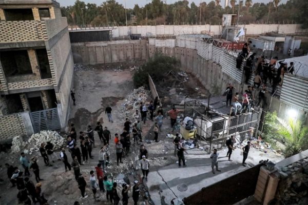 Világ: Megostromolták és felgyújtották a svéd nagykövetséget Irakban