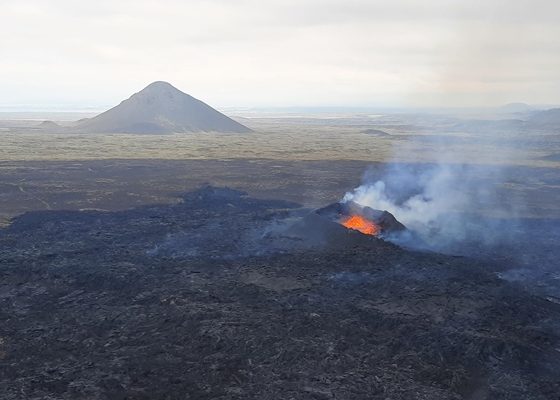 Zhvg: Olyan, mintha sziklához csapódna a víz – Friss videók az izlandi vulkánkitörésről