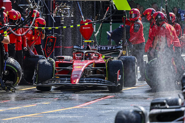 A Ferrari nem szólt Piastriról Sainznak, 5000 euró és egy figyelmeztetés lett belőle