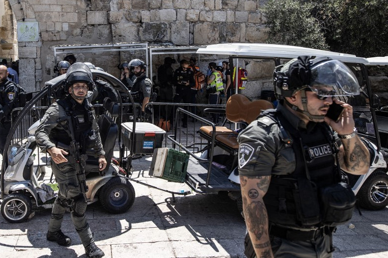 A rendőrség mentette ki Izraelben az ultraortodoxok haragja elől a polgármesternőt
