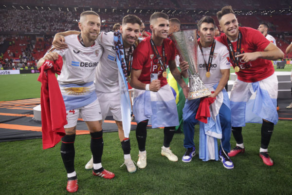 A Sevilla világbajnoka visszatérhet korábbi csapatához – sajtóhír