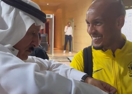 Élet+Stílus: Rolexszel lepte meg egy szaúdi szurkoló a Liverpoolból igazolt középpályást – videó