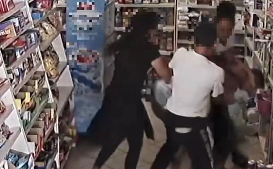 Itthon: Saját boltjában támadtak rá, mert nem engedte a lopást