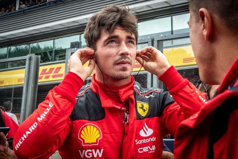 Nem tárgyal egymással Leclerc és a Ferrari