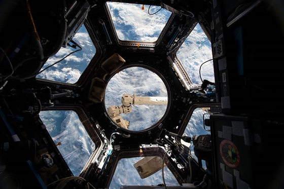 Tech: Amerikai és orosz is van köztük: négy űrhajós indult a Nemzetközi Űrállomásra a SpaceX űrhajójával