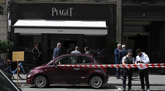 Világ: Kiraboltak Párizsban egy híres ékszerüzletet, az elkövetők több millió eurós zsákmánnyal távoztak