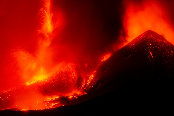 Világ: Kitört az Etna, lezárták Catania repülőterét – videó