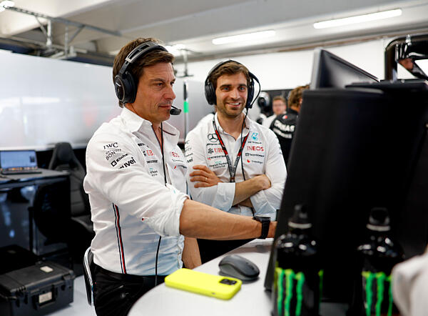 Wolff helyettese, Newey McLaren-sapkája – hétfői F1-es hírek