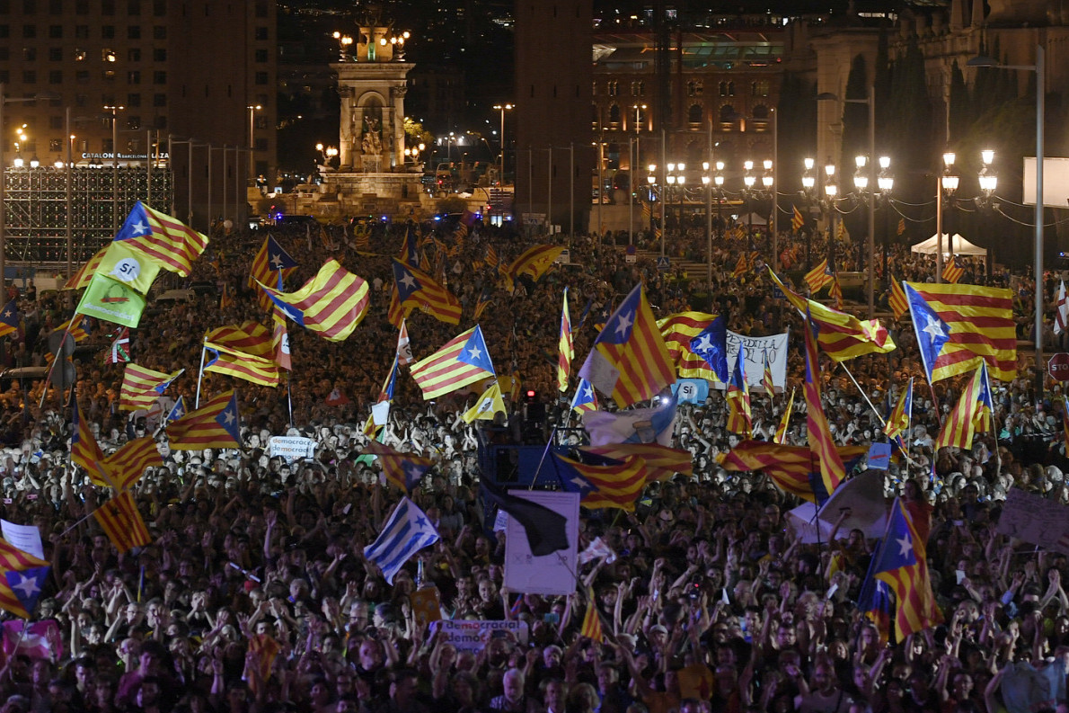 A katalán nemzeti ünnepen ezrek vonultak utcára az elszakadást követelve Spanyolországtól