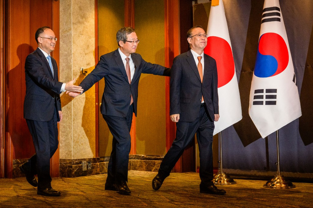 Dél-Korea javaslatot tett egy dél-koreai-japán-kínai külügyminiszteri csúcstalálkozóra