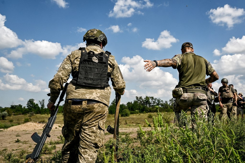 Lakossági panaszok miatt rövidítik le a britek az ukrán katonák kiképzését