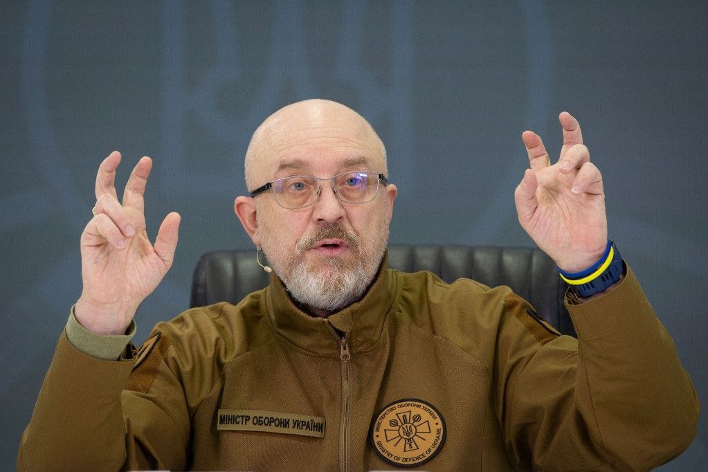 Napokon belül meneszthetik az ukrán védelmi minisztert