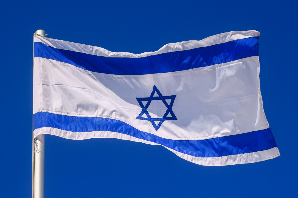 Ausztráliában az izraeli zászló színeiben világították ki a nevezetes épületeket