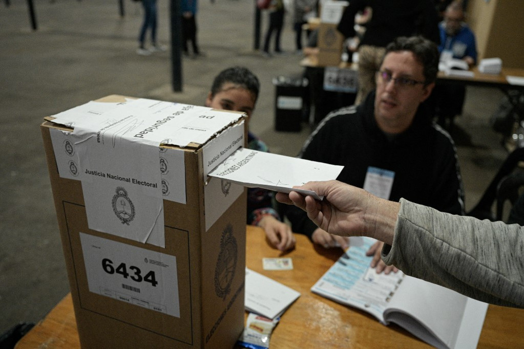 Elnök- és parlamenti választásokat tartanak Argentínában