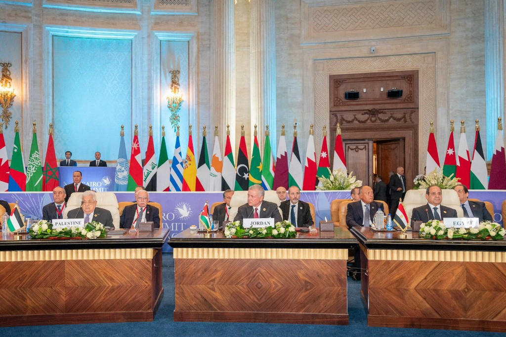 Kairói békecsúcs: az arab országok elítélték a Gázai övezet izraeli bombázását