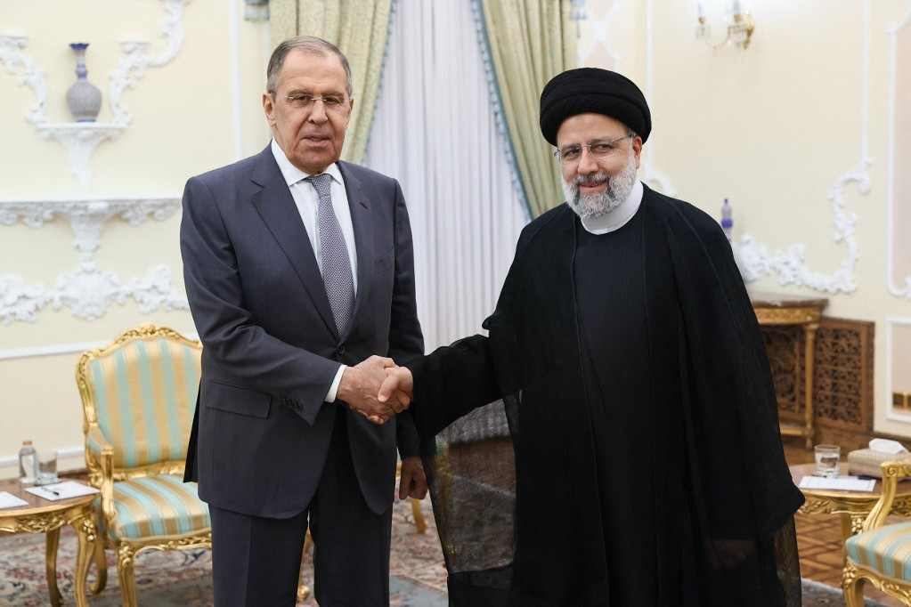 Lavrov magas szintű megállapodások keretében tárgyal a kétoldalú partnerség fellendítéséről Iránban