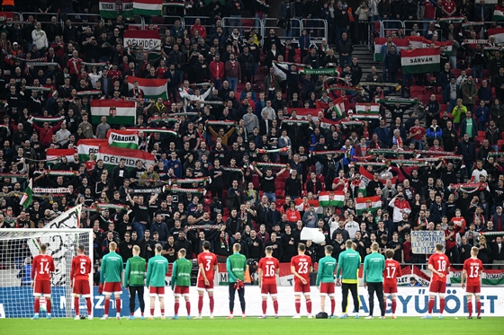 Sport: Veretlenül, csoportelsőként, de Willi Orbán nélküli védelemmel áll ki a magyar fociválogatott a szerbek ellen