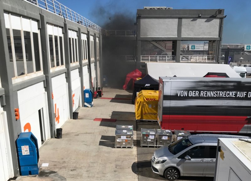 Tűz miatt kiürítették a valenciai pályát, ahol épp a Formula-E tesztel