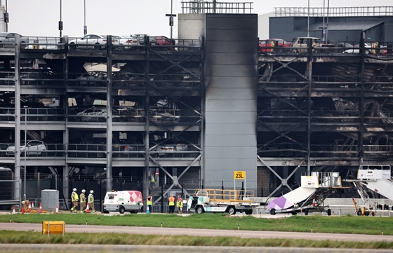 Világ: Újraindult a légi forgalom a tűz miatt hajnalban lezárt londoni Luton repülőtéren