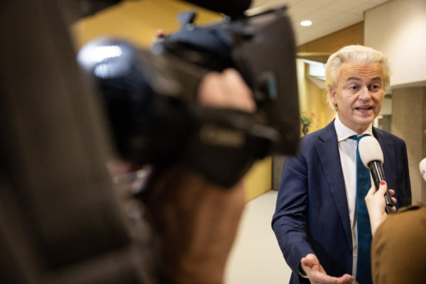 A jobboldali Geert Wilders vezet a holland választásokon