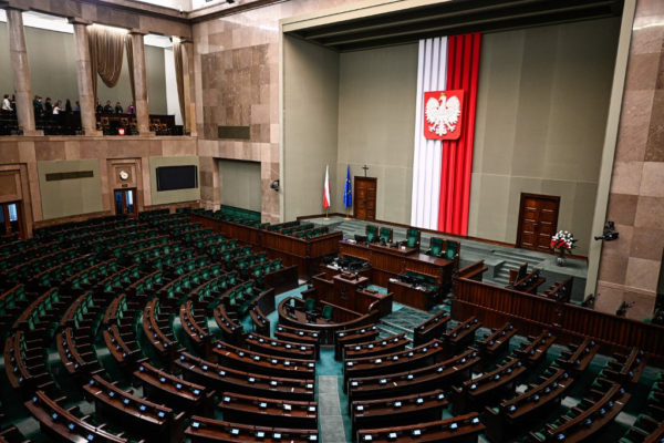 A lengyel szejm leváltotta az orosz befolyást vizsgáló szakértői bizottság tagjait