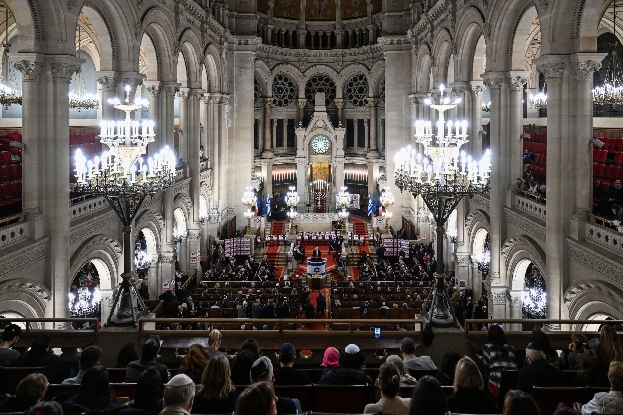 A „mozgósítás és a szolidaritás” estéjét tartották a párizsi Nagy Zsinagógában