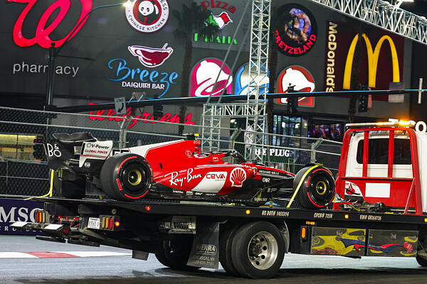 Anyagi kompenzációt vár a szervezőktől Sainzért a Ferrari