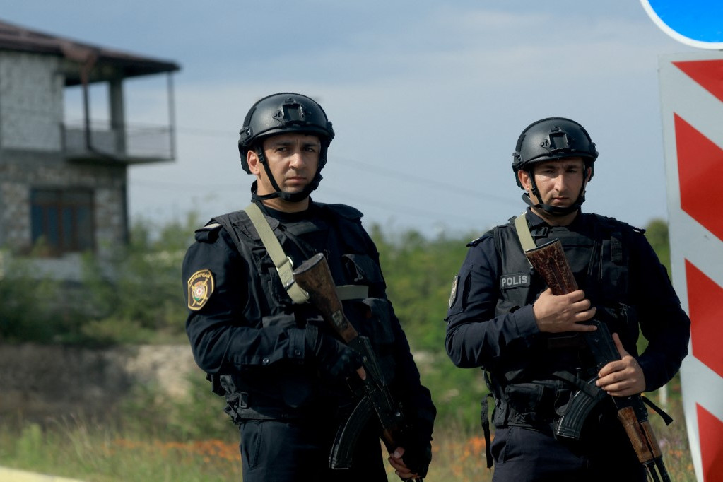 Azerbajdzsán díszszemlét tartott a visszafoglalt terület székhelyén
