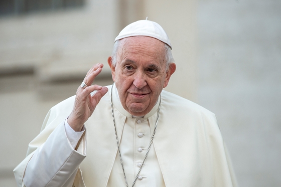 Élet+Stílus: Ferenc pápa felmentette a püspököt, aki szerint az egyházfő "aláássa a hit lényegét"
