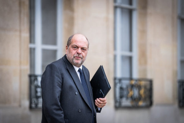 Felmentették a francia igazságügyi minisztert