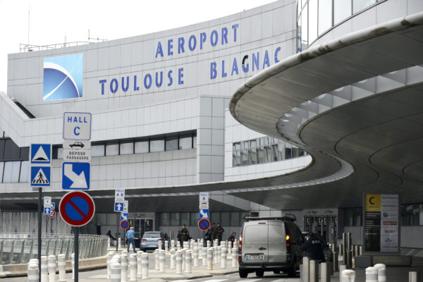 Fennakadások keletkeztek az európai légi közlekedésben a francia légiirányítók sztrájkja miatt