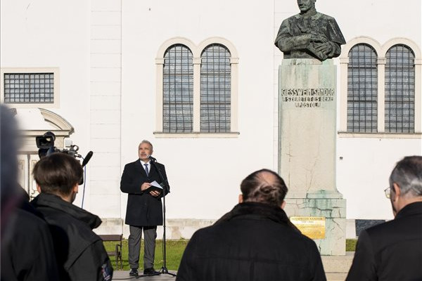 Giesswein Sándor és Közi Horváth József keresztényszocialista politikusokra emlékeztek Mosonmagyaróváron