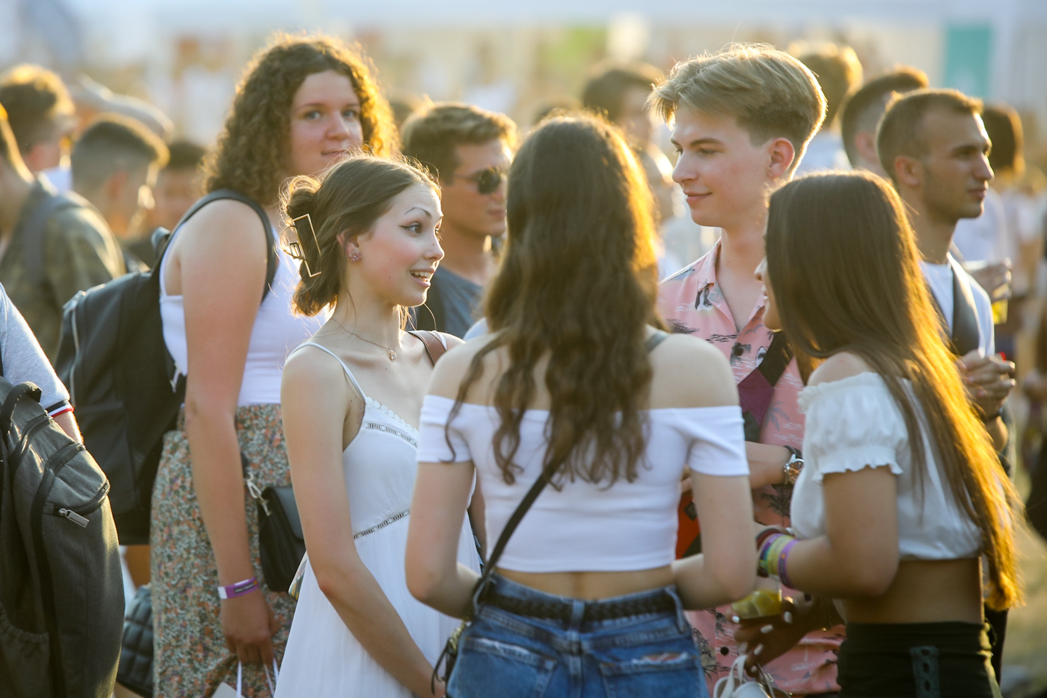 K&H: A magyar fiatalok bő harmada elégedett az életével