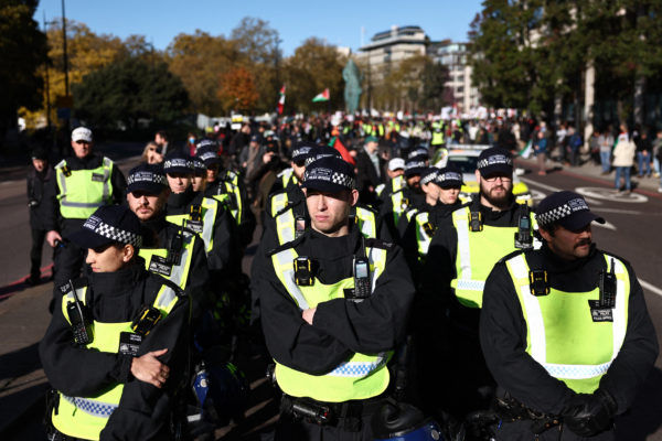 Részletes magatartási normákat szabott a londoni rendőrség a szombati palesztinpárti tüntetés résztvevőinek