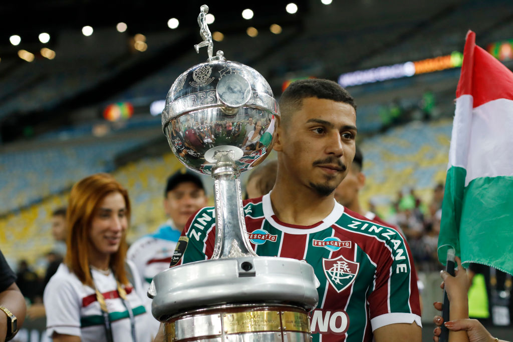 Sorban állnak az angol csapatok a Fluminense fiatal alapemberéért – sajtóhír