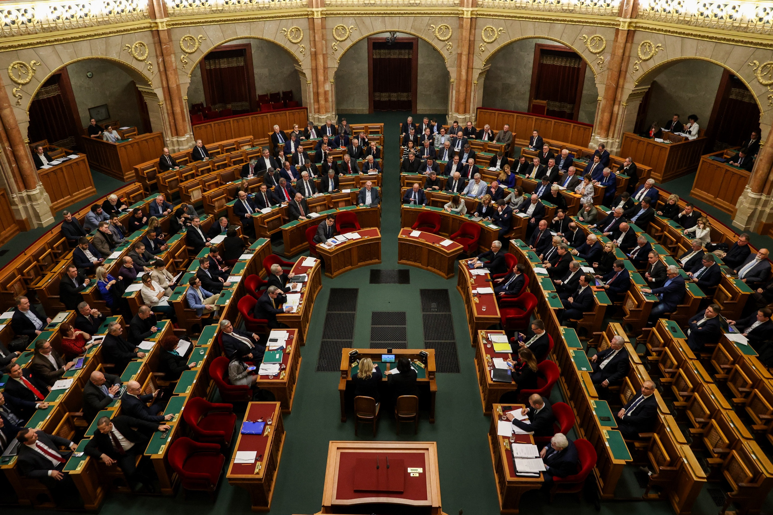 Választási törvények módosításáról tárgyal a parlament