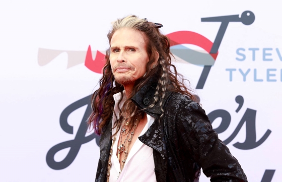 Világ: Steven Tylert, az Aerosmith énekesét szexuális zaklatással vádolják