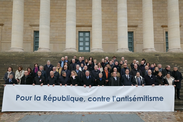 Világ: Több mint 182 ezren tüntettek az antiszemitizmus ellen Franciaországban