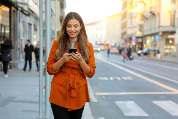 A gyaloglás közbeni sms-ezés az egyik fő oka a techbaleseteknek