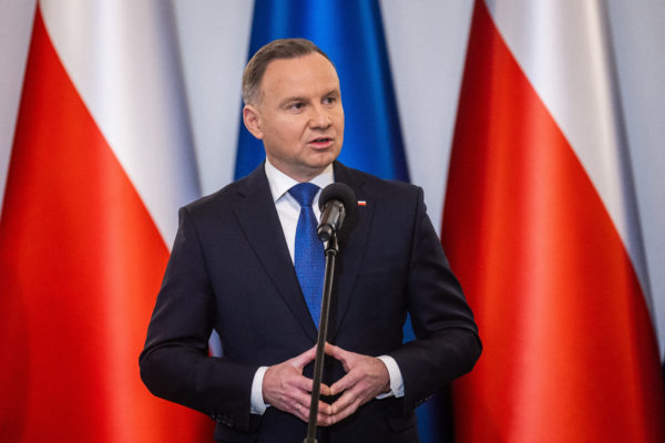 A lengyel államfő benyújtotta a 2024. évi költségvetési törvényt kiegészítő saját tervezetét
