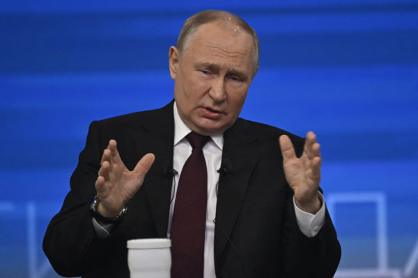A nyugati sajtó szerint Putyin őrjöng dühében, amiért az ukránok kilőttek egy orosz hajót