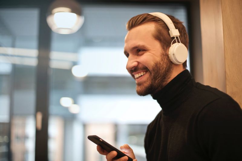 A vezeték nélküli fejhallgató a gondtalan zenehallgatás forrása