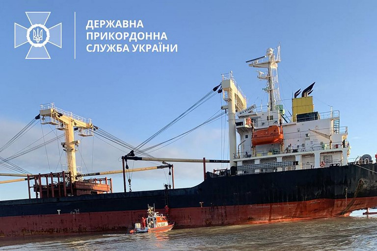 Aknára futott egy teherhajó az ukrán partoknál