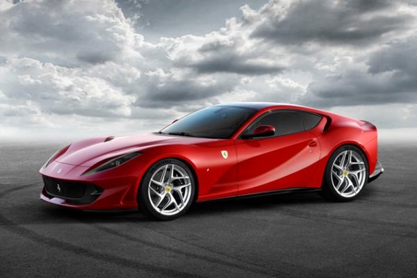 Autó: Tovább üvölt a szívó V12-es motor, jövőre újabb izgalmas Ferrari érkezik
