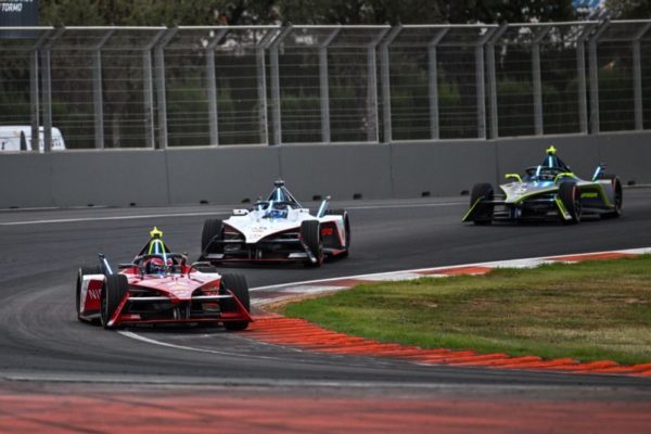 Az F1 helyett a Formula-E-ben tér vissza a világbajnoki porondra a Bridgestone