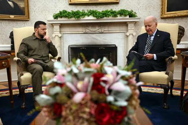 Biden újabb katonai támogatást jelentett be, de nincs előrelépés a segélyezés folytatásáról