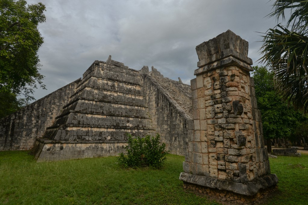 Brutális égi jövevény maradványai a maja piramisok mellett