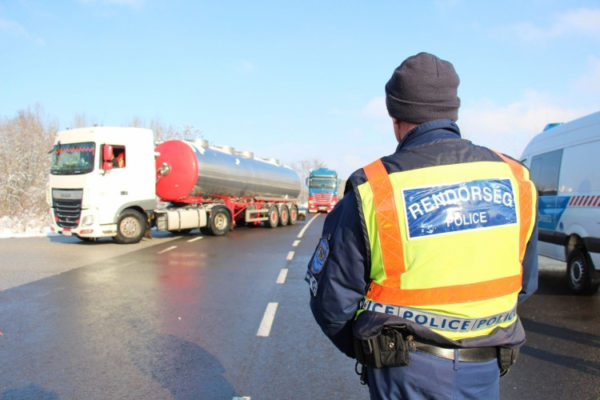 Csaknem harmadával kevesebb kamion várakozik az ukrán határnál